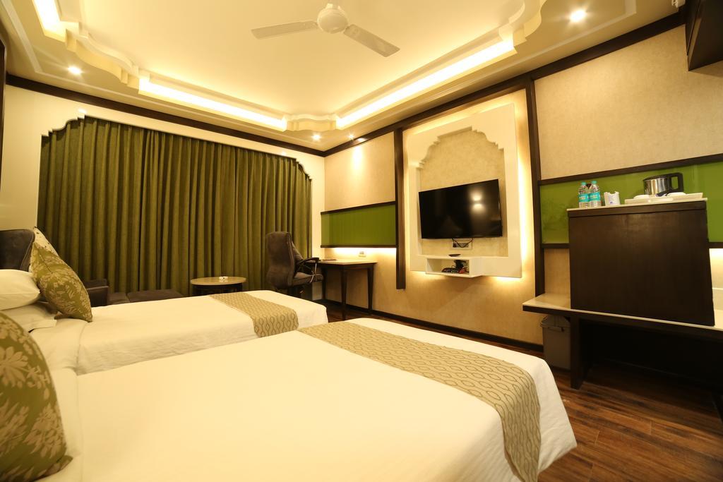Hotel Basant Vihar Palace Биканер Экстерьер фото